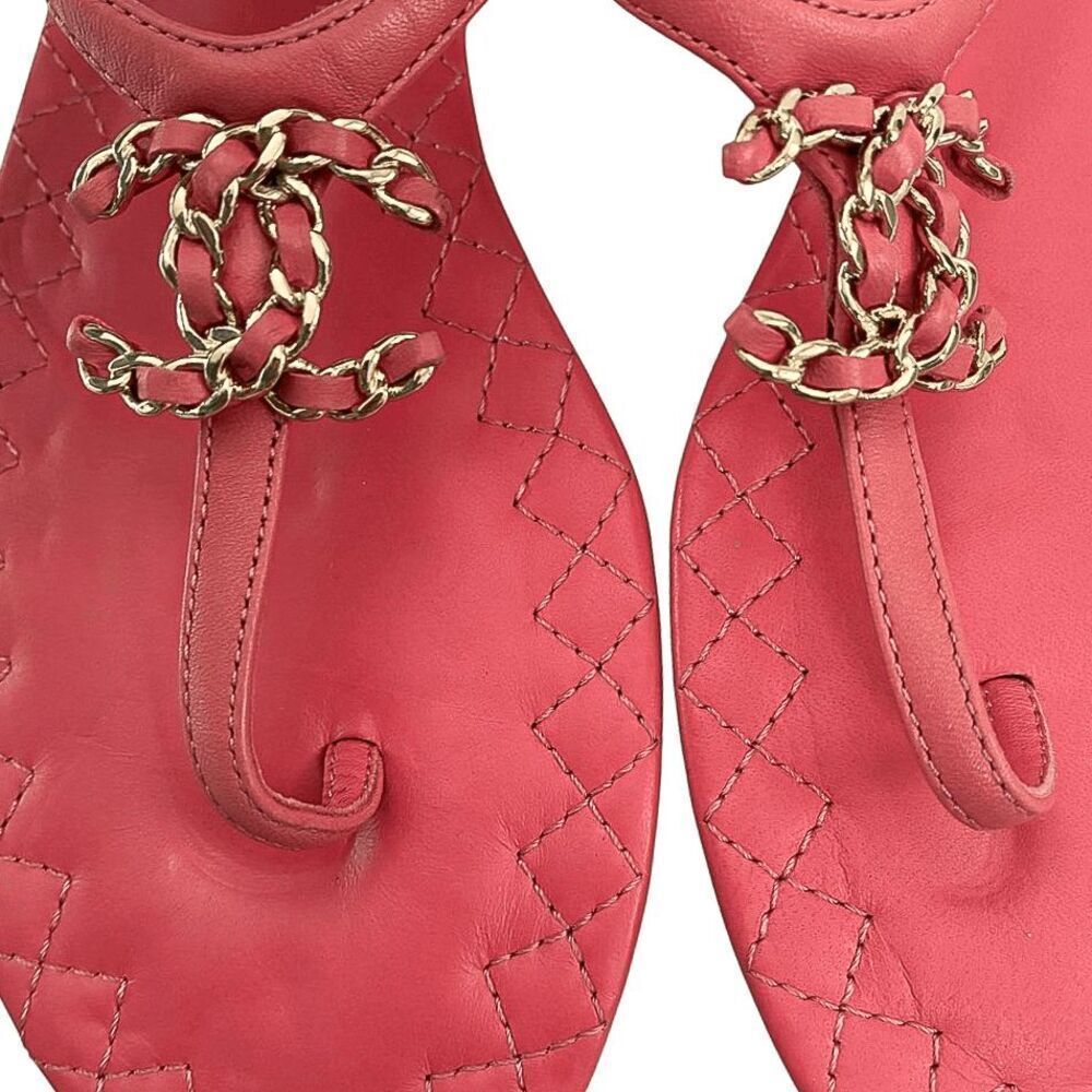 Chanel Interlocking C Pink Leather Thong Flat Sandals Gold Chain Detail EU 38 - Picture 4 of 10